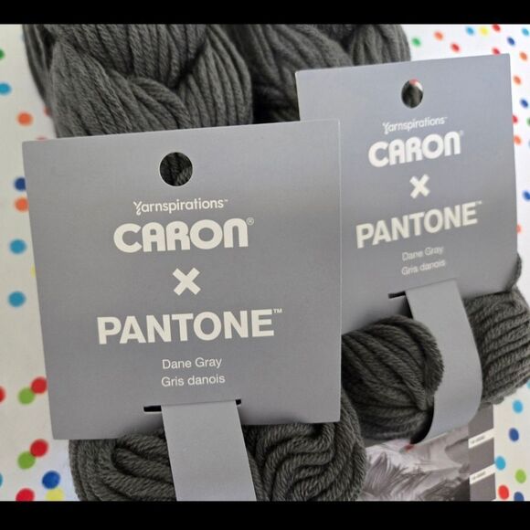 Carbon x Pantone Dane Gray Yarn 2 Hanks 1 Free - Picture 5 of 6